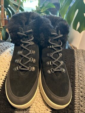Koolaburra Black Faux-Fur Lace-Up Winter Boots with Cream Sole